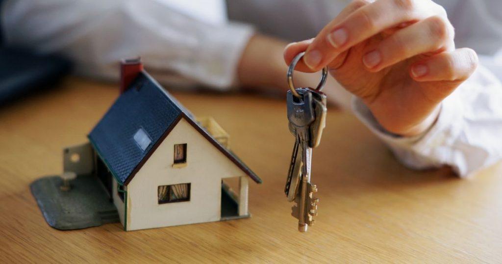 Créditos hipotecarios caen 14% y experto revela cómo están cambiando su estrategia los compradores